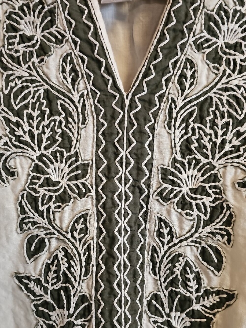 White Embroidered V-Neck Chicos Top - Picture 2 of 6